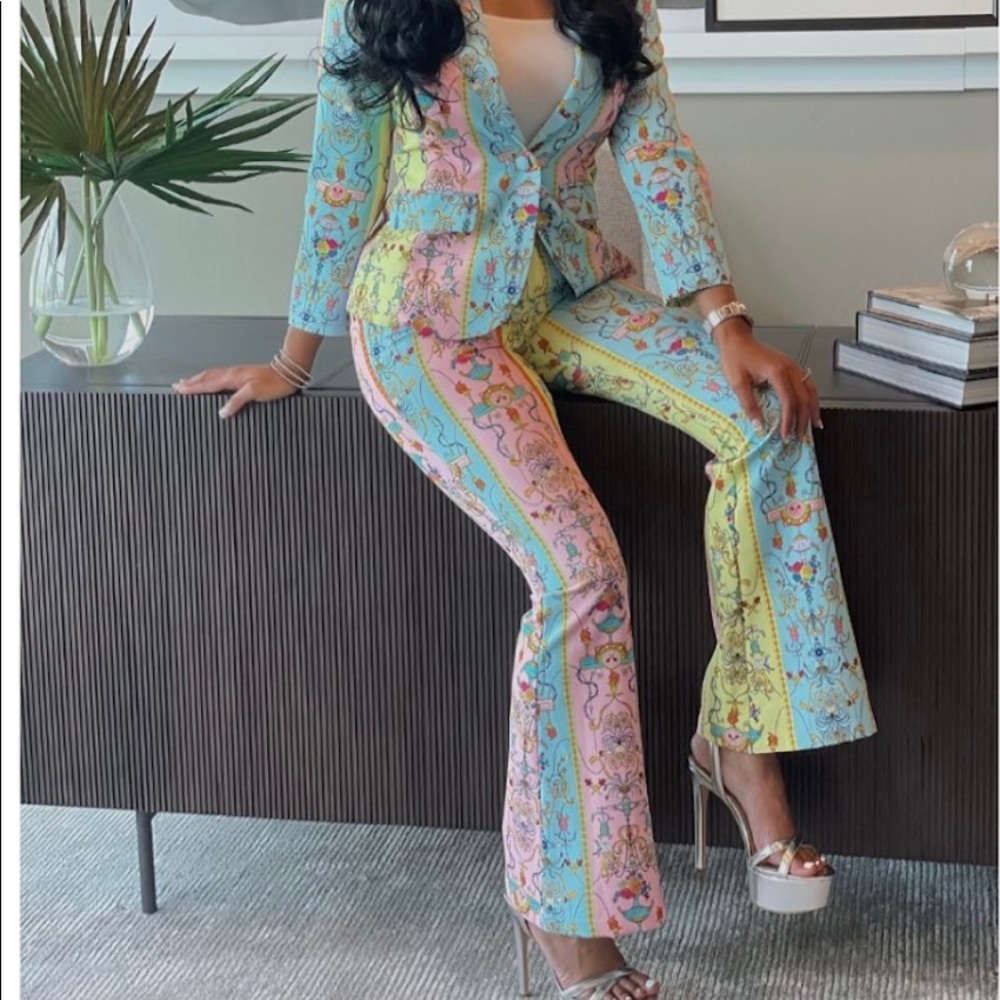CATWALK CONNECTION MULTI COLOR SUIT